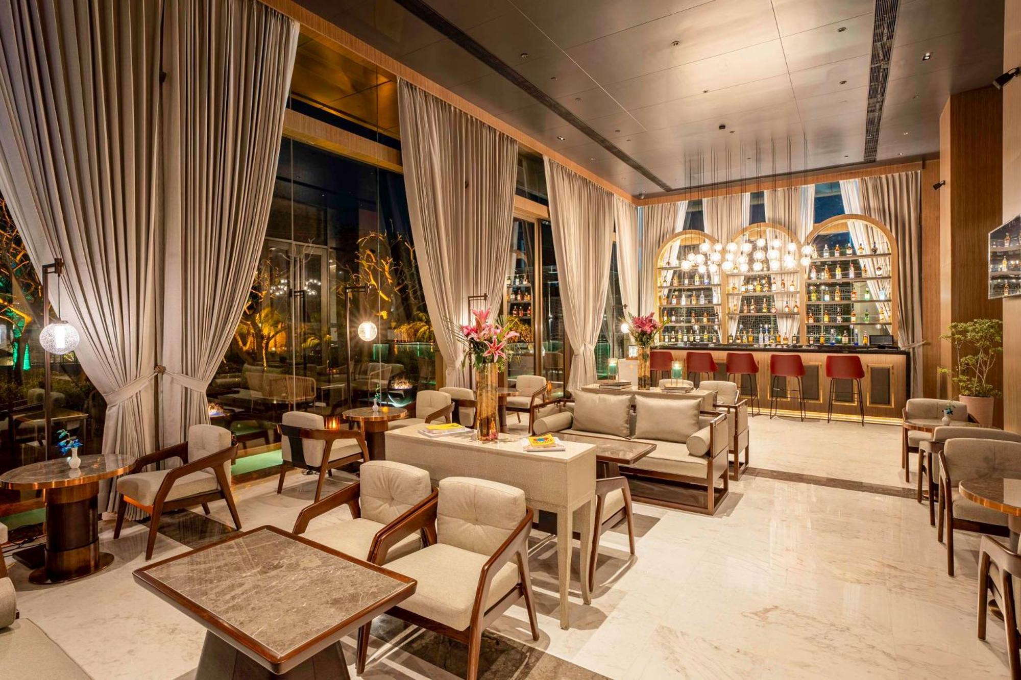 Radisson Blu Hotel Amritsar Exterior photo The Bar