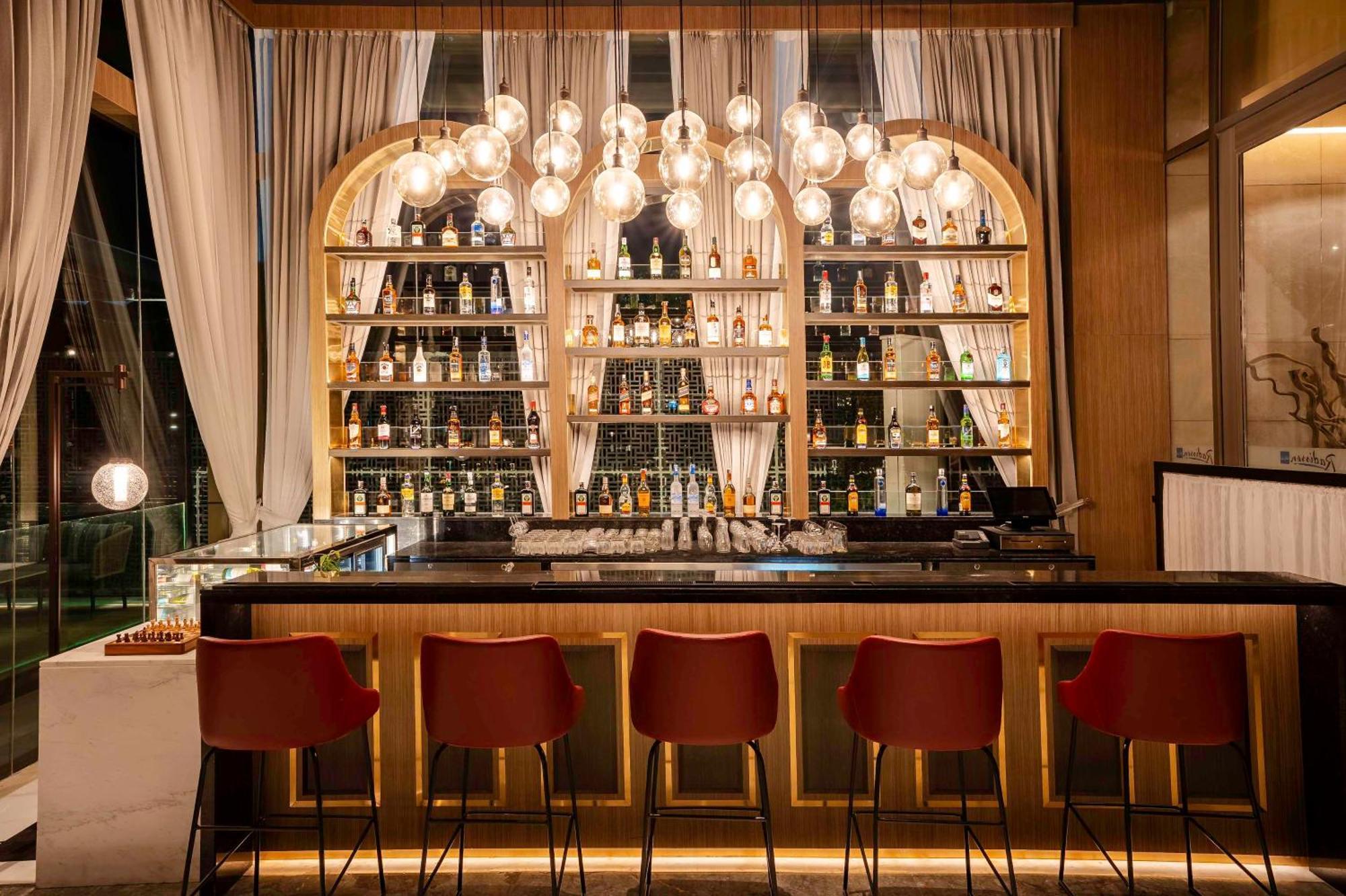 Radisson Blu Hotel Amritsar Exterior photo The bar at the 101 Skybar