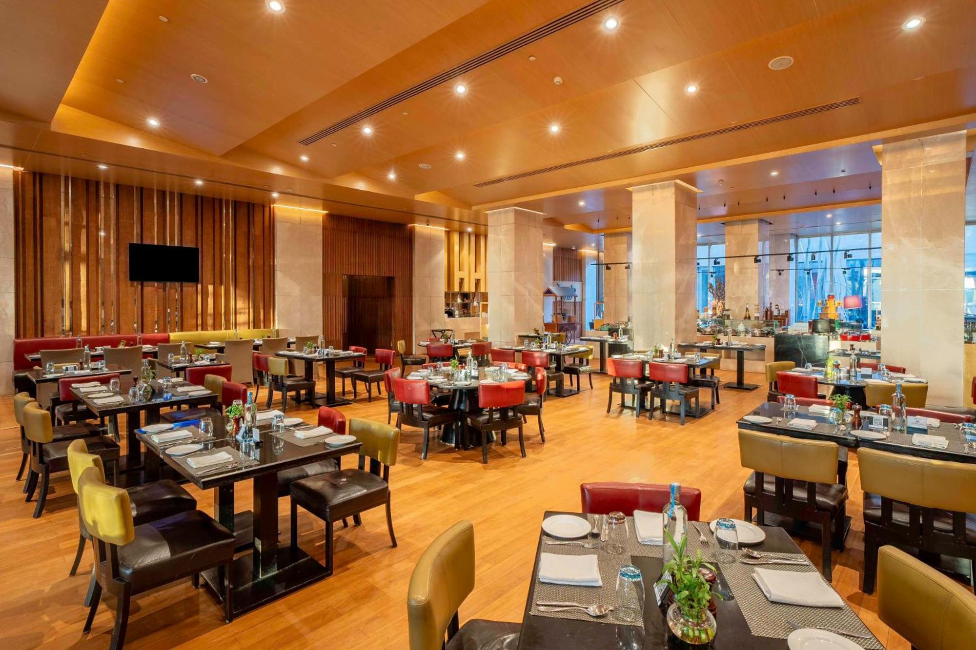 Radisson Blu Hotel Amritsar Exterior photo The restaurant