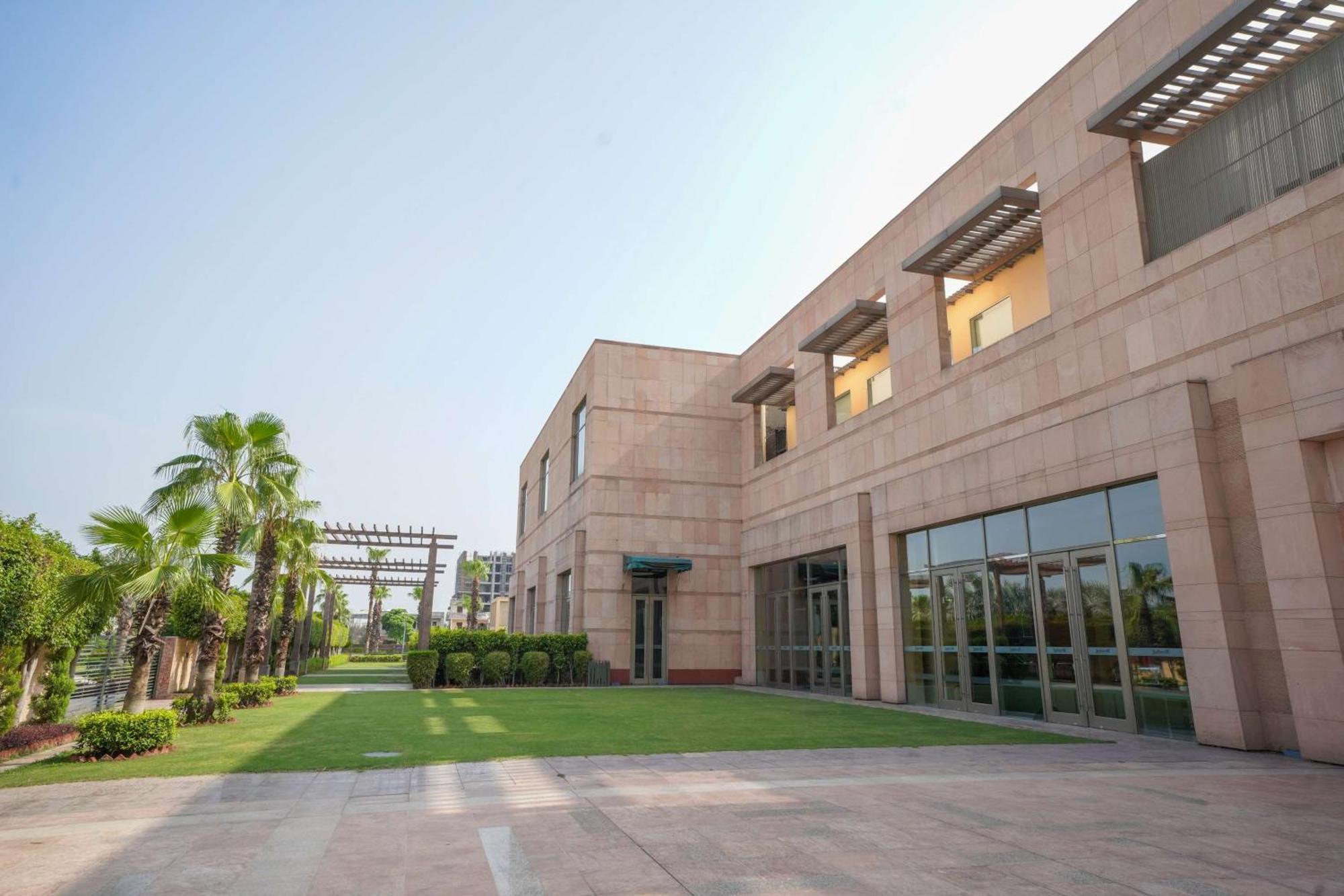 Radisson Blu Hotel Amritsar Exterior photo Library
