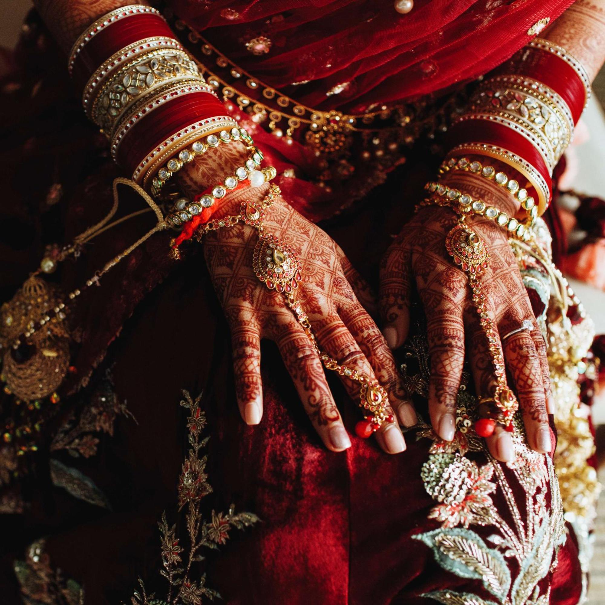 Radisson Blu Hotel Amritsar Exterior photo A bride with henna on her hands