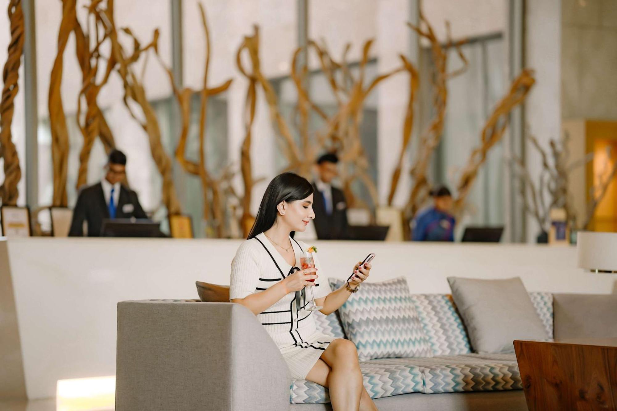 Radisson Blu Hotel Amritsar Exterior photo Lobby