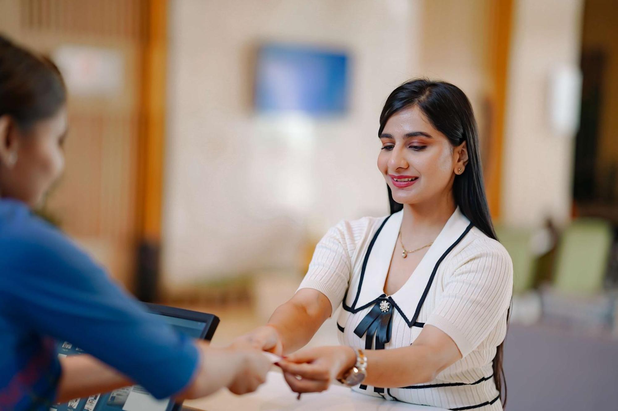 Radisson Blu Hotel Amritsar Exterior photo A hotel receptionist