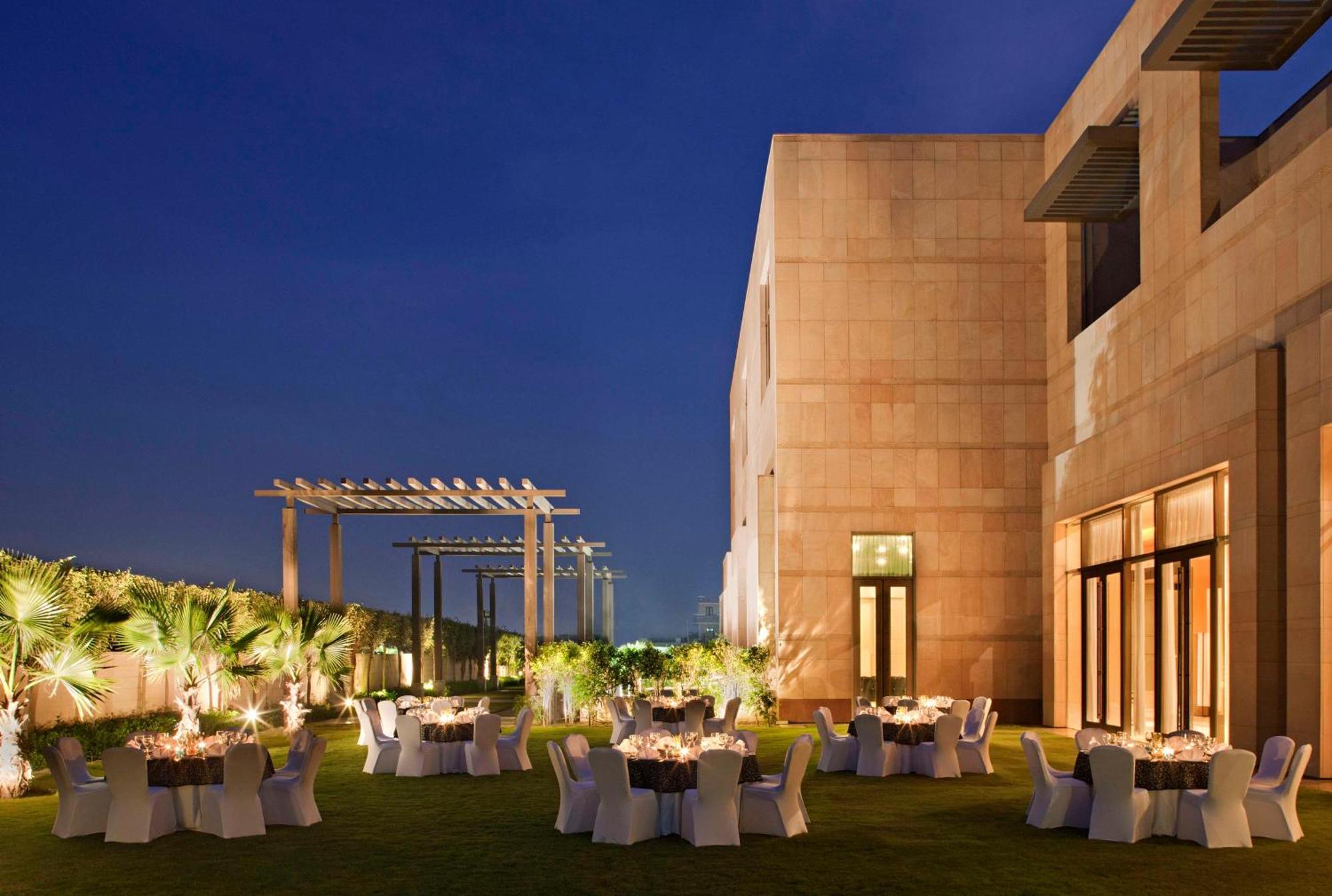 Radisson Blu Hotel Amritsar Amenities photo The Park, New Delhi