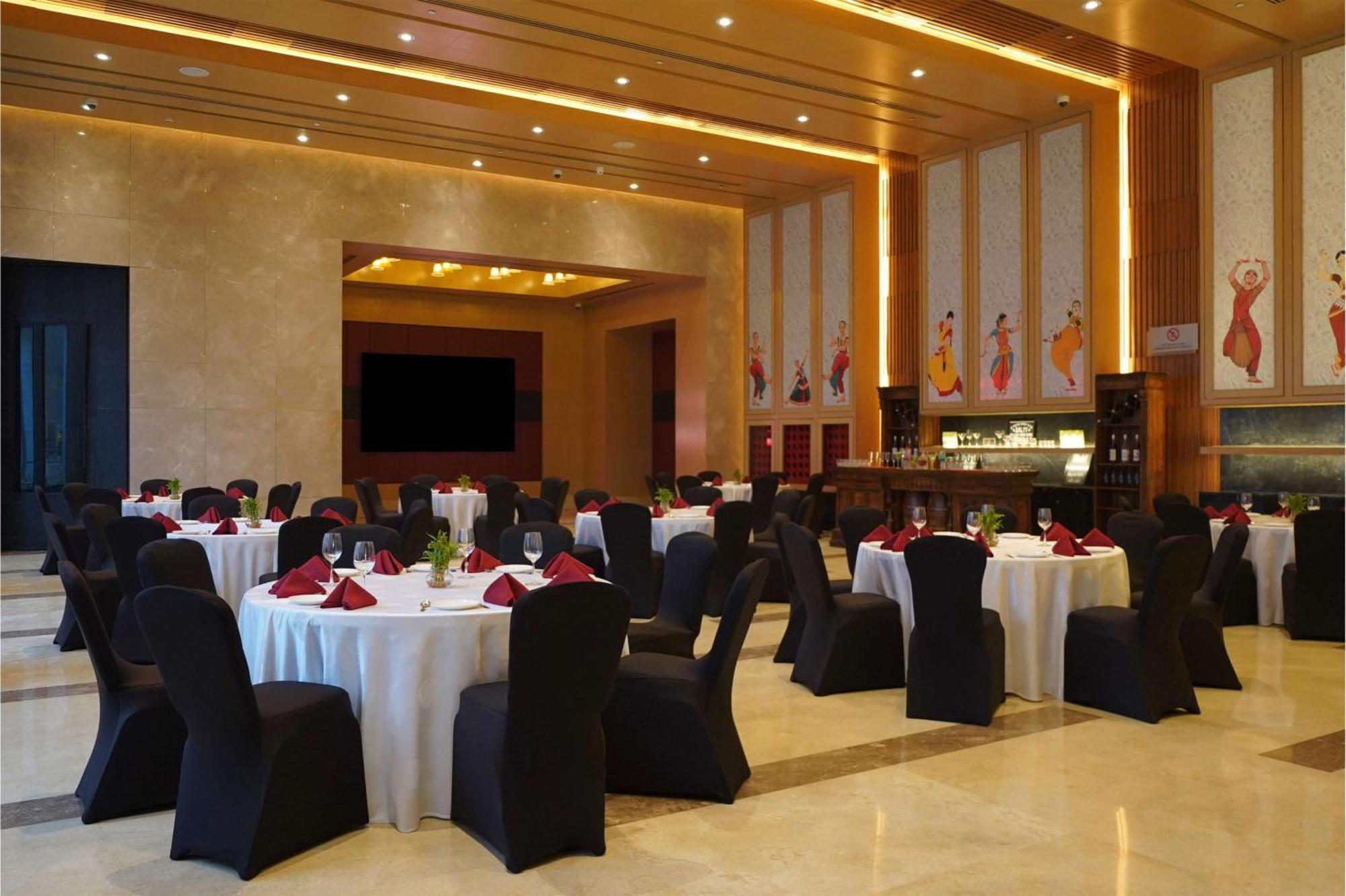 Radisson Blu Hotel Amritsar Exterior photo